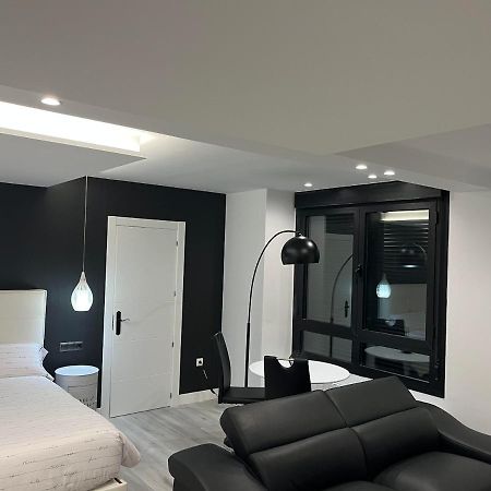 Black And White Suite "La Marinera" Castro Urdiales Bagian luar foto