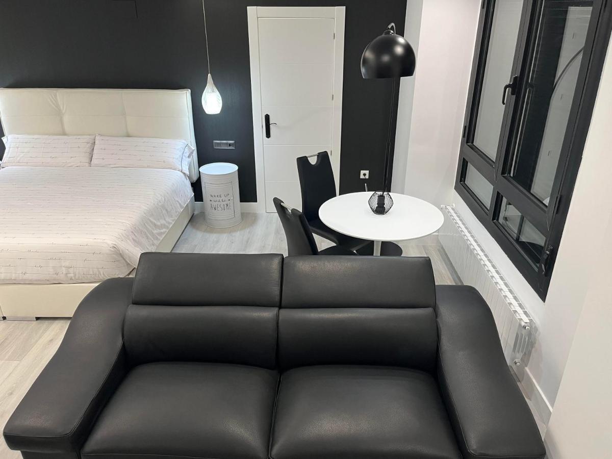 Black And White Suite "La Marinera" Castro Urdiales Bagian luar foto