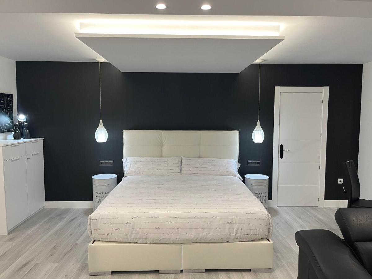 Black And White Suite "La Marinera" Castro Urdiales Bagian luar foto
