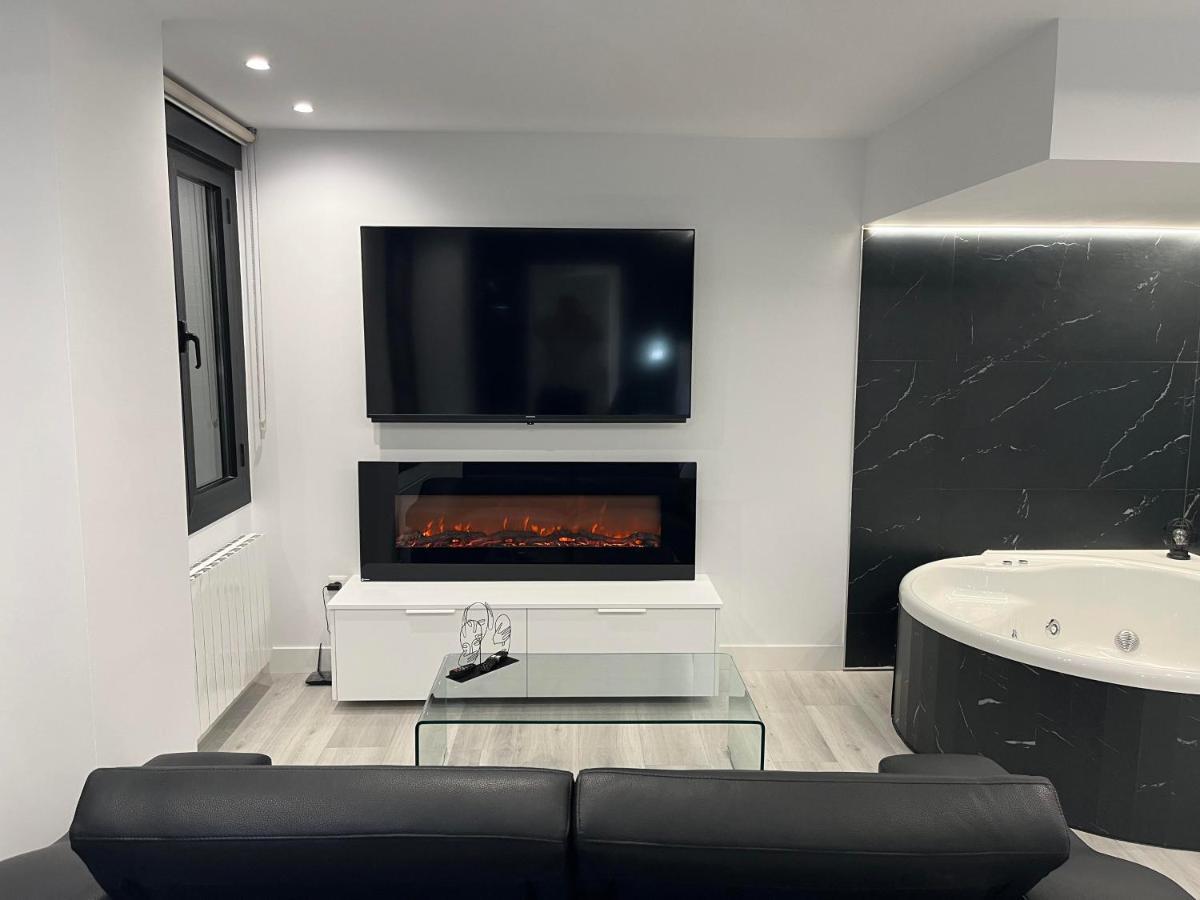 Black And White Suite "La Marinera" Castro Urdiales Bagian luar foto