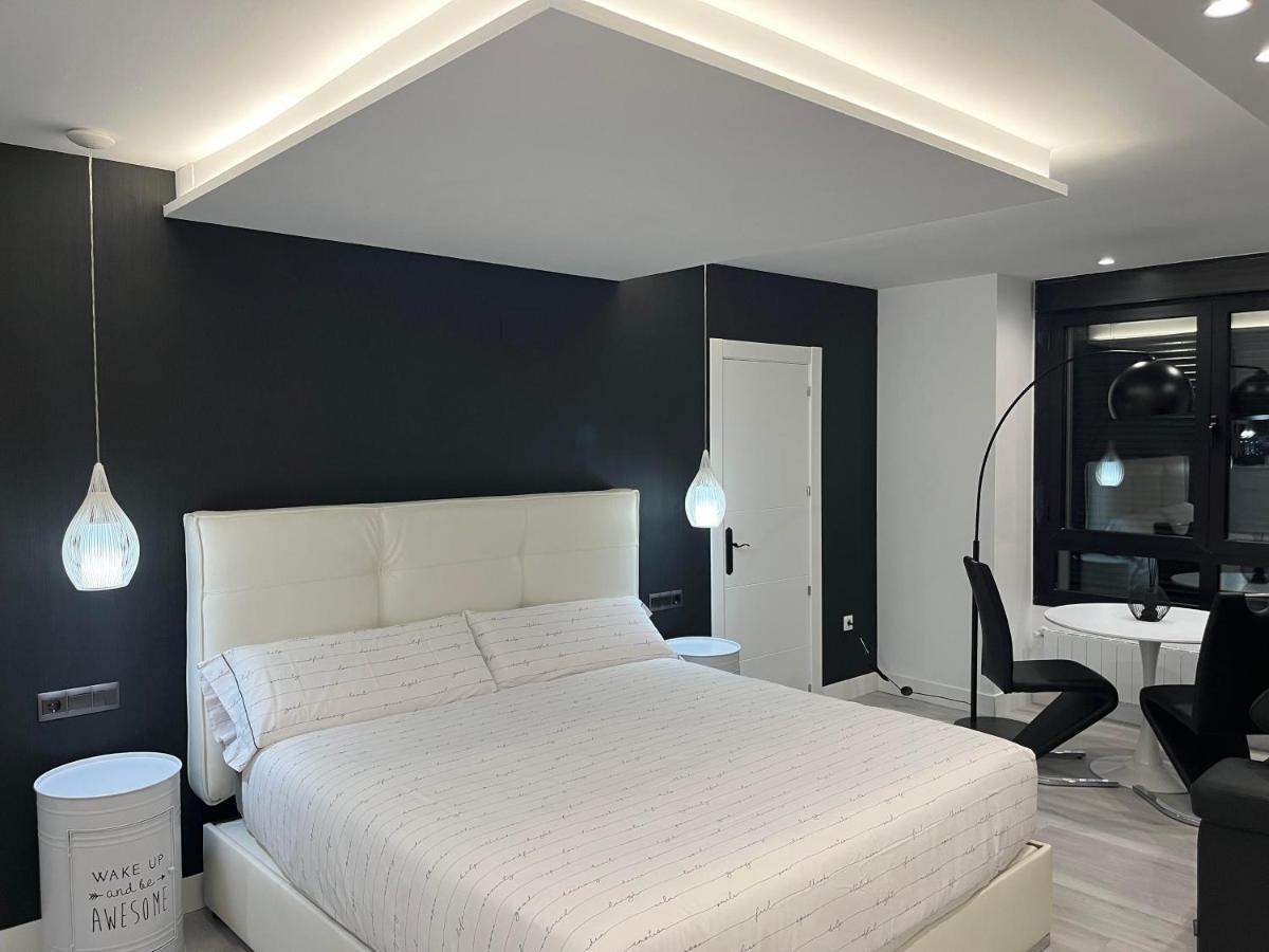 Black And White Suite "La Marinera" Castro Urdiales Bagian luar foto